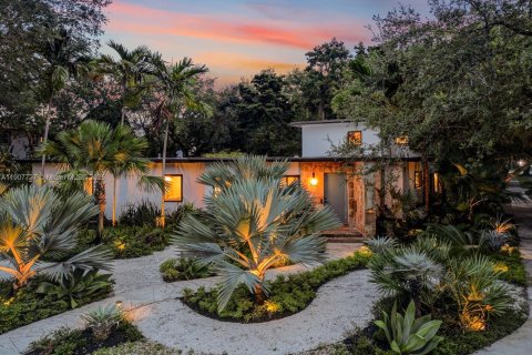 Casa en venta en Miami Shores, Florida, 5 dormitorios № 1964822 - foto 1