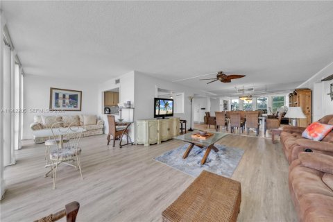 Снять в аренду кондоминиум в Халландейл-Бич, Флорида 2 спальни, 139.35м2, № 2024553 - фото 3