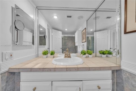 Снять в аренду кондоминиум в Халландейл-Бич, Флорида 2 спальни, 139.35м2, № 2024553 - фото 30