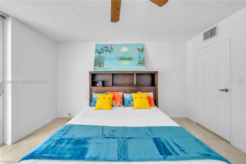 Снять в аренду кондоминиум в Халландейл-Бич, Флорида 2 спальни, 139.35м2, № 2024553 - фото 19