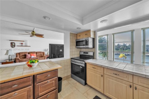 Снять в аренду кондоминиум в Халландейл-Бич, Флорида 2 спальни, 139.35м2, № 2024553 - фото 14