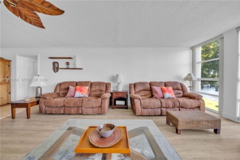 Снять в аренду кондоминиум в Халландейл-Бич, Флорида 2 спальни, 139.35м2, № 2024553 - фото 2