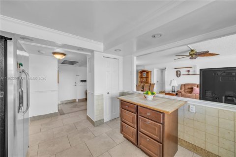 Снять в аренду кондоминиум в Халландейл-Бич, Флорида 2 спальни, 139.35м2, № 2024553 - фото 15