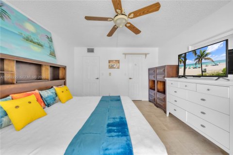 Снять в аренду кондоминиум в Халландейл-Бич, Флорида 2 спальни, 139.35м2, № 2024553 - фото 21