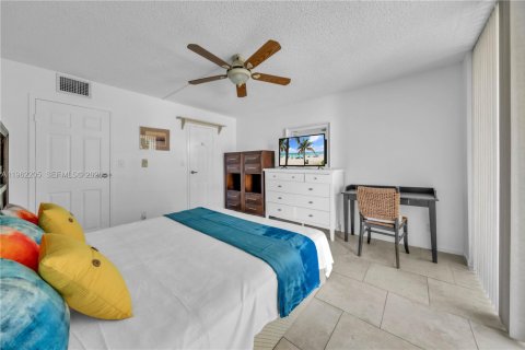 Снять в аренду кондоминиум в Халландейл-Бич, Флорида 2 спальни, 139.35м2, № 2024553 - фото 20