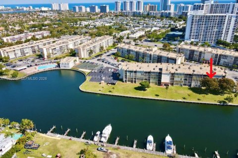 Кондоминиум с 2 спальнями в Халландейл-Бич, Флорида № 2024553