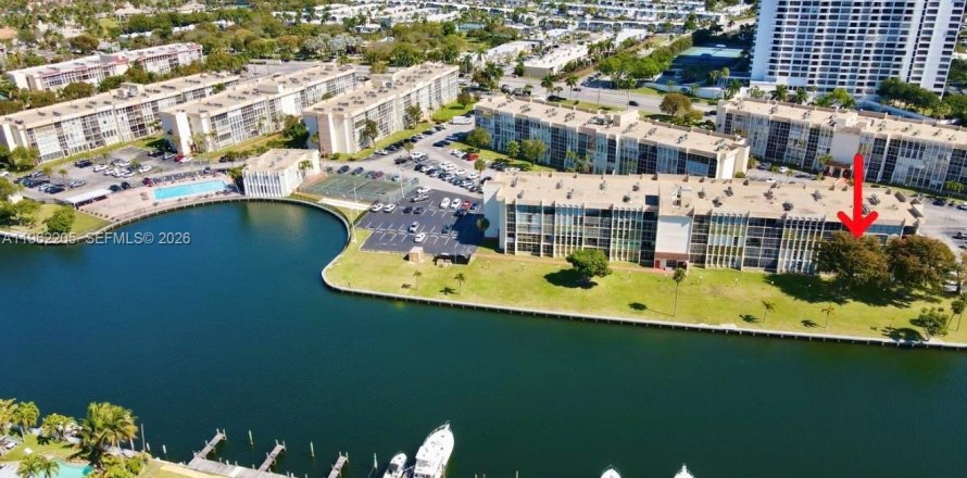 Кондоминиум с 2 спальнями в Халландейл-Бич, Флорида № 2024553