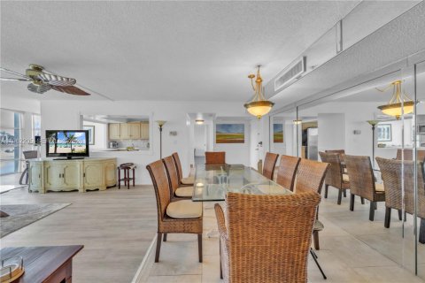 Снять в аренду кондоминиум в Халландейл-Бич, Флорида 2 спальни, 139.35м2, № 2024553 - фото 9