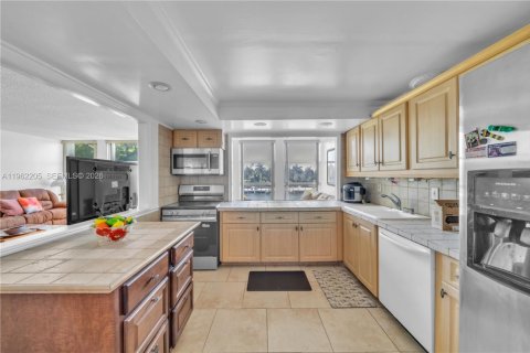 Снять в аренду кондоминиум в Халландейл-Бич, Флорида 2 спальни, 139.35м2, № 2024553 - фото 13