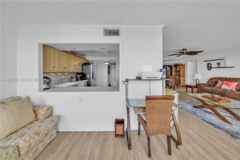 Снять в аренду кондоминиум в Халландейл-Бич, Флорида 2 спальни, 139.35м2, № 2024553 - фото 12