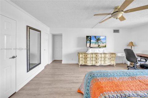 Снять в аренду кондоминиум в Халландейл-Бич, Флорида 2 спальни, 139.35м2, № 2024553 - фото 27