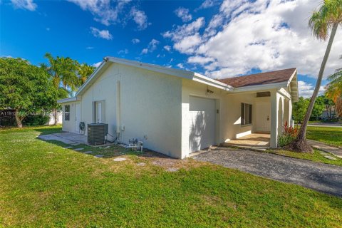 Villa ou maison à vendre à Margate, Floride: 3 chambres, 171.13 m2 № 1969439 - photo 4