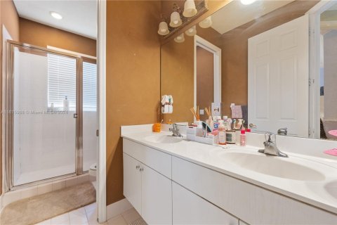 House in Wellington, Florida 6 bedrooms, 383.04 sq.m. № 1862977 - photo 15