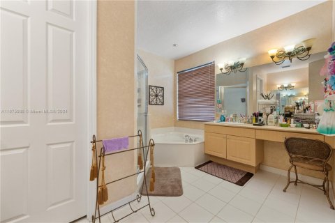 House in Wellington, Florida 6 bedrooms, 383.04 sq.m. № 1862977 - photo 16