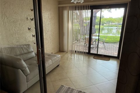 House in Deerfield Beach, Florida 2 bedrooms, 113.81 sq.m. № 1804180 - photo 7