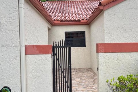 House in Deerfield Beach, Florida 2 bedrooms, 113.81 sq.m. № 1804180 - photo 2
