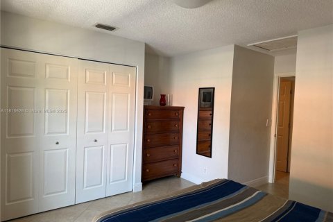 House in Deerfield Beach, Florida 2 bedrooms, 113.81 sq.m. № 1804180 - photo 15