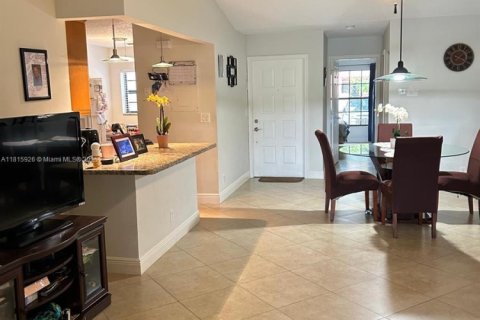 House in Deerfield Beach, Florida 2 bedrooms, 113.81 sq.m. № 1804180 - photo 9