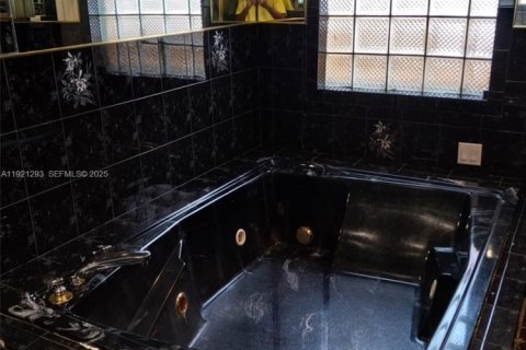 Купить виллу или дом в Майами, Флорида 4 спальни, 139.73м2, № 2035794 - фото 17