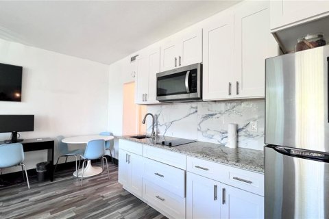 Купить кондоминиум в Раскин, Флорида 3 комнаты, 32.98м2, № 1520587 - фото 18