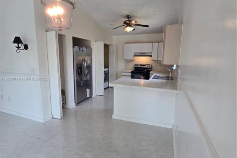 House in Homestead, Florida 2 bedrooms, 93.92 sq.m. № 1820333 - photo 7