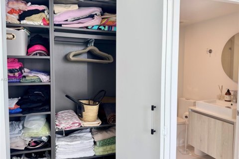 Copropriété à vendre à North Miami Beach, Floride: 2 chambres, 101.91 m2 № 2409037 - photo 11