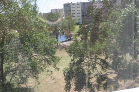 Condo in Bradenton, Florida, 2 bedrooms  № 1635805 - photo 19