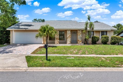 House in Altamonte Springs, Florida 3 bedrooms, 152.45 sq.m. № 1857842 - photo 1