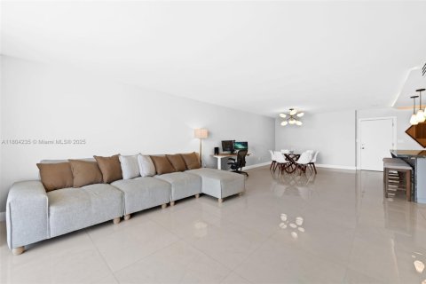 Copropriété à vendre à Hollywood, Floride: 2 chambres, 128.21 m2 № 2029246 - photo 4