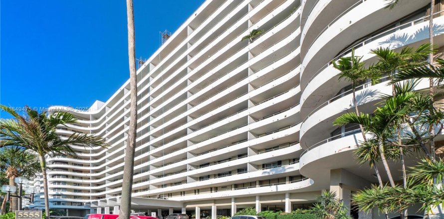 Condo in Miami Beach, Florida, 2 bedrooms  № 1852099