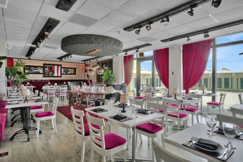 Condo in Miami Beach, Florida, 2 bedrooms  № 1852099 - photo 28