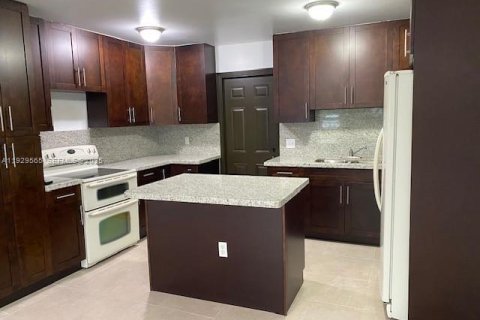 Снять в аренду виллу или дом в Катлер-Бей, Флорида 3 спальни, 120.12м2, № 1989858 - фото 8