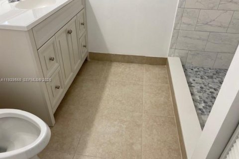 Снять в аренду виллу или дом в Катлер-Бей, Флорида 3 спальни, 120.12м2, № 1989858 - фото 5