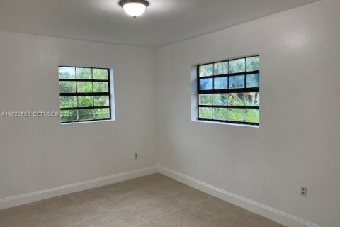 Снять в аренду виллу или дом в Катлер-Бей, Флорида 3 спальни, 120.12м2, № 1989858 - фото 2