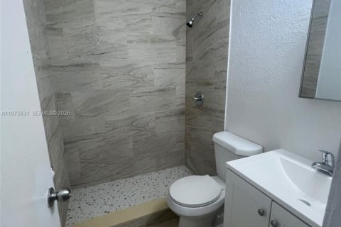 Casa en alquiler en Fort Lauderdale, Florida, 2 dormitorios, 212.37 m2 № 2080296 - foto 30