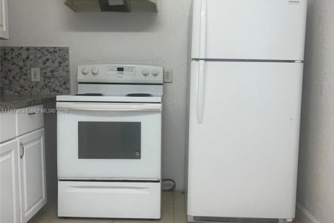 Casa en alquiler en Fort Lauderdale, Florida, 2 dormitorios, 212.37 m2 № 2080296 - foto 10