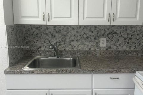 Casa en alquiler en Fort Lauderdale, Florida, 2 dormitorios, 212.37 m2 № 2080296 - foto 9