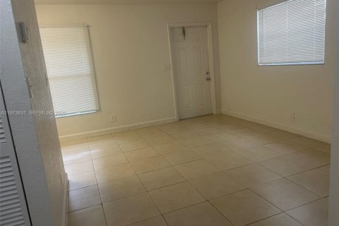 Casa en alquiler en Fort Lauderdale, Florida, 2 dormitorios, 212.37 m2 № 2080296 - foto 2