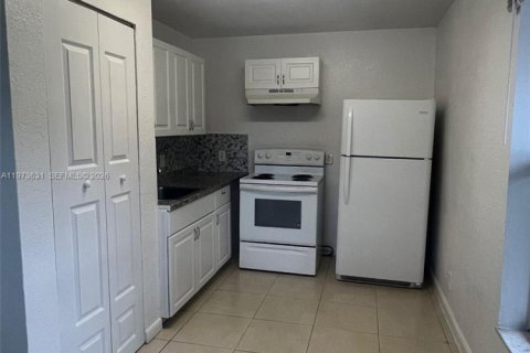 Casa en alquiler en Fort Lauderdale, Florida, 2 dormitorios, 212.37 m2 № 2080296 - foto 7