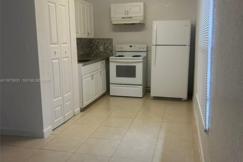 Casa en alquiler en Fort Lauderdale, Florida, 2 dormitorios, 212.37 m2 № 2080296 - foto 4