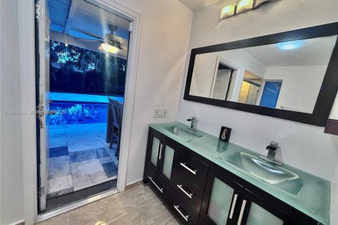 House in Davie, Florida 3 bedrooms, 161.65 sq.m. № 2063562 - photo 20