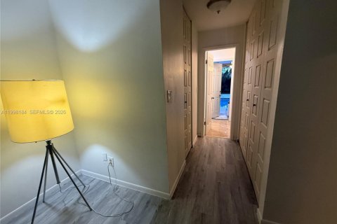 House in Davie, Florida 3 bedrooms, 161.65 sq.m. № 2063562 - photo 16