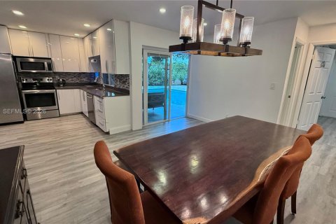 House in Davie, Florida 3 bedrooms, 161.65 sq.m. № 2063562 - photo 26