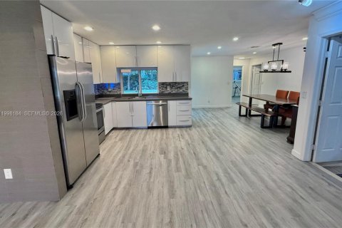 House in Davie, Florida 3 bedrooms, 161.65 sq.m. № 2063562 - photo 10