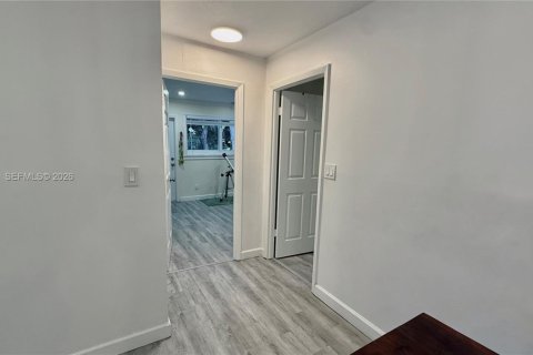 House in Davie, Florida 3 bedrooms, 161.65 sq.m. № 2063562 - photo 28