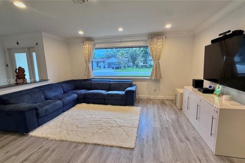 House in Davie, Florida 3 bedrooms, 161.65 sq.m. № 2063562 - photo 6