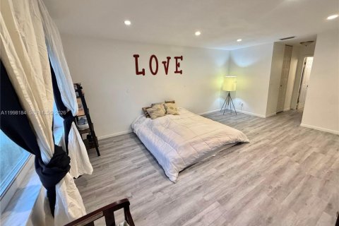 House in Davie, Florida 3 bedrooms, 161.65 sq.m. № 2063562 - photo 15