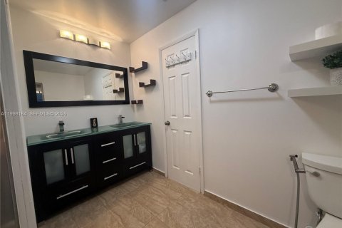 House in Davie, Florida 3 bedrooms, 161.65 sq.m. № 2063562 - photo 18