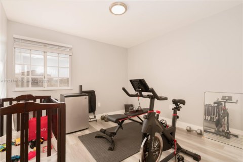 Casa en venta en Miami-Dade, Florida, 4 dormitorios, 201.41 m2 № 1940419 - foto 21