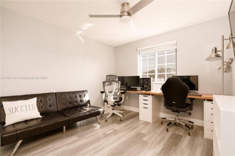 Casa en venta en Miami-Dade, Florida, 4 dormitorios, 201.41 m2 № 1940419 - foto 22